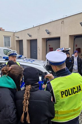 Wizyta uczniów chełmińskiej "Mundurówki" w Komendzie Powiatowej Policji w Chełmnie-7162
