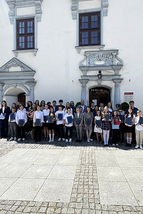 Burmistrz nagrodził najlepszych uczniów szkół podstawowych-9477