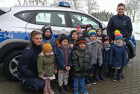 Chełmińscy policjanci odwiedzają przedszkolaków w ramach działań Bezpieczne Ferie-73928