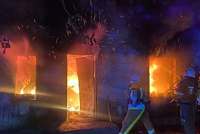 Pożar budynku mieszkalnego w Pilewicach. Rodzina straciła dach nad głową-82064