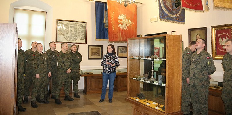 Kształcenie obywatelskie dla żołnierzy 3. Pułku Saperów  - 82245