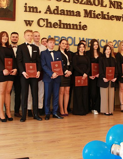 Pożegnanie uczniów klas maturalnych w ZS nr 2 w Chełmnie-82499
