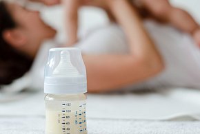 Groźna bakteria w mleku dla niemowląt. Nie podawaj dzieciom!-82739