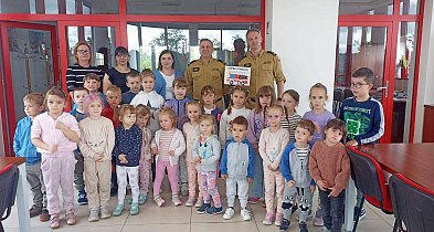 Przedszkolaki z wizytą w Komendzie Powiatowej PSP w Chełmnie -92098
