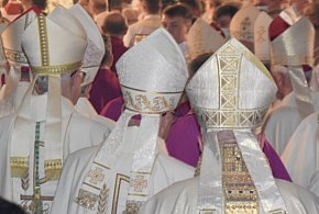 Biskupi po obradach. Krytyka ministerstwa i nowa komisja ds. nadużyć-93120