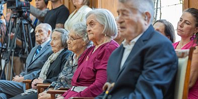Pierwsi stuletni mieszkańcy z „bransoletkami życia”-93116