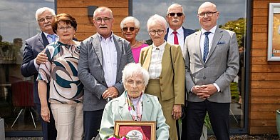 Setne urodziny mistrzyni haftu i sernika-93386