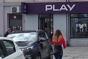 Play na celowniku UOKiK. Chodzi o pieniądze ściągane z kont klientów-93423