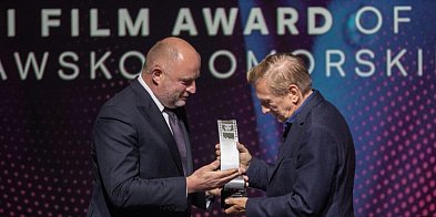 Jan Englert z Nagrodą Marszałka na otwarciu Tofifest -93590