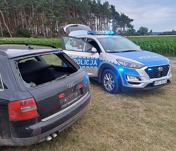 Był nietrzeźwy, miał zakaz prowadzenia pojazdów i jechał autem niedopuszczonym...-93587