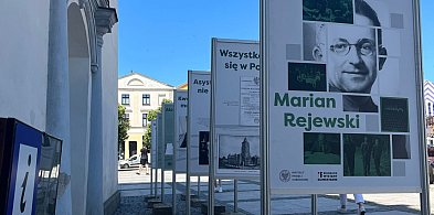 Nowa wystawa plenerowa przed ratuszem-93602