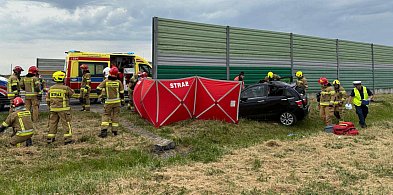 Tragiczny wypadek na autostradzie A1 – jedna osoba nie żyje, dwie ranne-93648