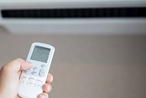 Chłodzisz się klimatyzacją? Oto, co najczęściej robią źle Polacy-93657