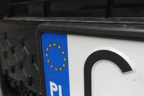 Rejestracja auta przez internet i koniec z przynoszeniem tablic. Rząd przyjął...-93670