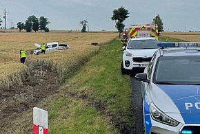 Dachowanie samochodu w Falęcinie – jedna osoba trafiła do szpitala-93736