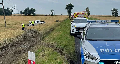 Dachowanie samochodu w Falęcinie – jedna osoba trafiła do szpitala-93736