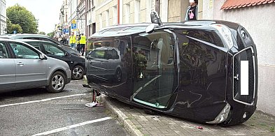Tragiczny wypadek w sercu Chełmna: samochód dachował przy Rynku...-93884