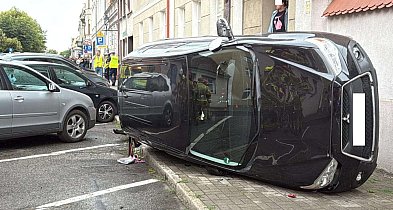 Tragiczny wypadek w sercu Chełmna: samochód dachował przy Rynku...-93884