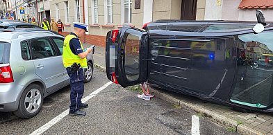 Policjanci wykonali oględziny, zabezpieczyli ślady i przesłuchiwali świadków-93900