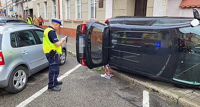 Policjanci wykonali oględziny, zabezpieczyli ślady i przesłuchiwali świadków-93900