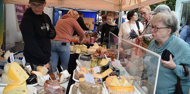 Na kolorowych kramach cuda...cudeńka - trwa XXVI Chełmiński Jarmark Jaszczurczy - 93902