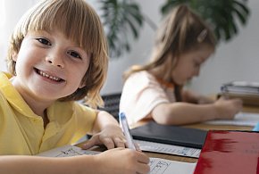 ZUS przypomina o ważnym terminie. Chodzi o kasę na dziecko-94643