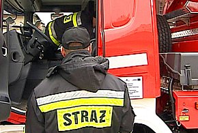 Dwóch mężczyzn uwięzionych w pomieszczeniu na odpady-94943