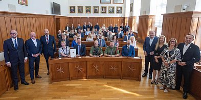 Nowe umowy FEdKP: ekologiczny transport miejski...-95047