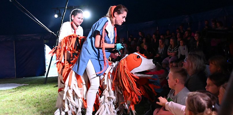 Magiczny teatr pod namiotem w Wabczu – spektakl „Maks chce psa”  - 95067