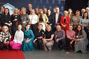 Święto Edukacji Narodowej z wdzięcznością i humorem-10170