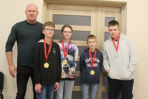 Drużyny “DWÓJKI” mistrzami Chełmna w Szachach-10271