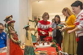 Przedsmak Bożego Narodzenia na wystawie rękodzieła-10590