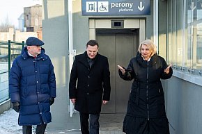 Marszałek województwa i przewodnicząca sejmiku odwiedzili Nakło-10769