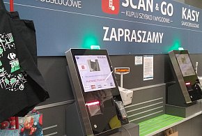 Gigant handlowy może opuścić kraj. Ma w Polsce 800 sklepów-95632