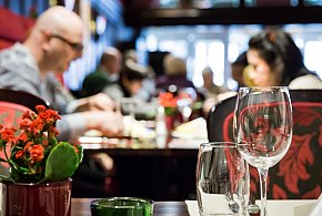 Posłowie chcą zmian w restauracjach. Gratis dla każdego gościa-95778
