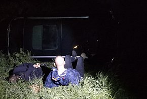 Pościg za fordem zakończony w rowie-96151