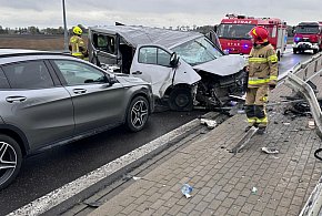 Dwie osobówki zderzyły się z hukiem na drodze wojewódzkiej nr 548 w Lisewie-96246