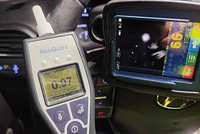 Po pijanemu wsiadł za kierownicę i ruszył w podróż wraz z 7-letnią córką-97082