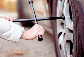 Z pozoru drobiazg, a może skończyć się tragedią. Urząd ostrzega kierowców-97200