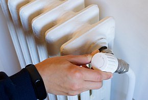 Kaloryfer zakręcony? I tak zapłacisz. Nowe prawo uderzy w lokatorów-97567