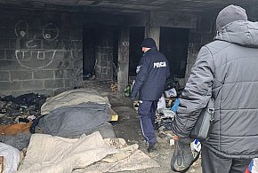 Policjanci kontrolują miejsca przebywania osób w kryzysie bezdomności-97830