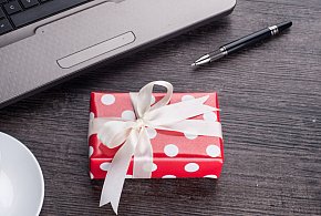 Świąteczna paczka może stać się problemem. Skarbówka patrzy z ukrycia-97955