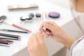 Nie używaj tych kosmetyków. GIS ostrzega przed produktami-98010