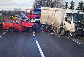 Zderzenie samochodu osobowego z ciężarówką, jedna osoba ranna-98409