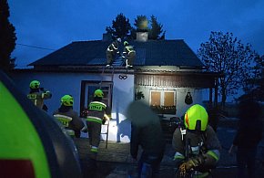 Pożar sadzy w kominie w Bajerzu-99067