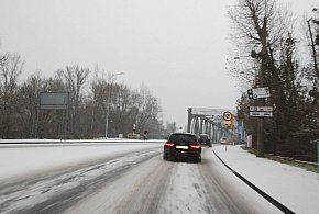 Poważne zagrożenie na drogach. Kierowcy często o tym zapominają-99490