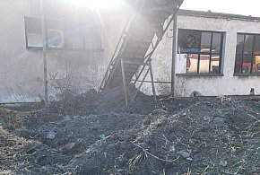 Pożar słomy i gałęzi w Zegartowicach. Przyczyną żar z pieca