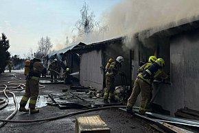 Kłęby dymu widoczne z wielu kilometrów - groźny pożar w Chełmnie