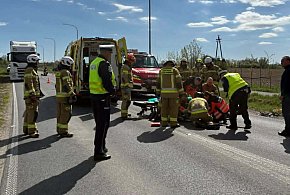 Wypadek na DW 548 w Krusinie – motocyklista ranny, służby w akcji