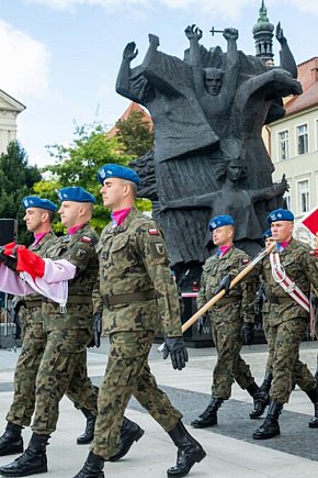 W 86. rocznicę napaści sowieckiej Rosji na Polskę-9980